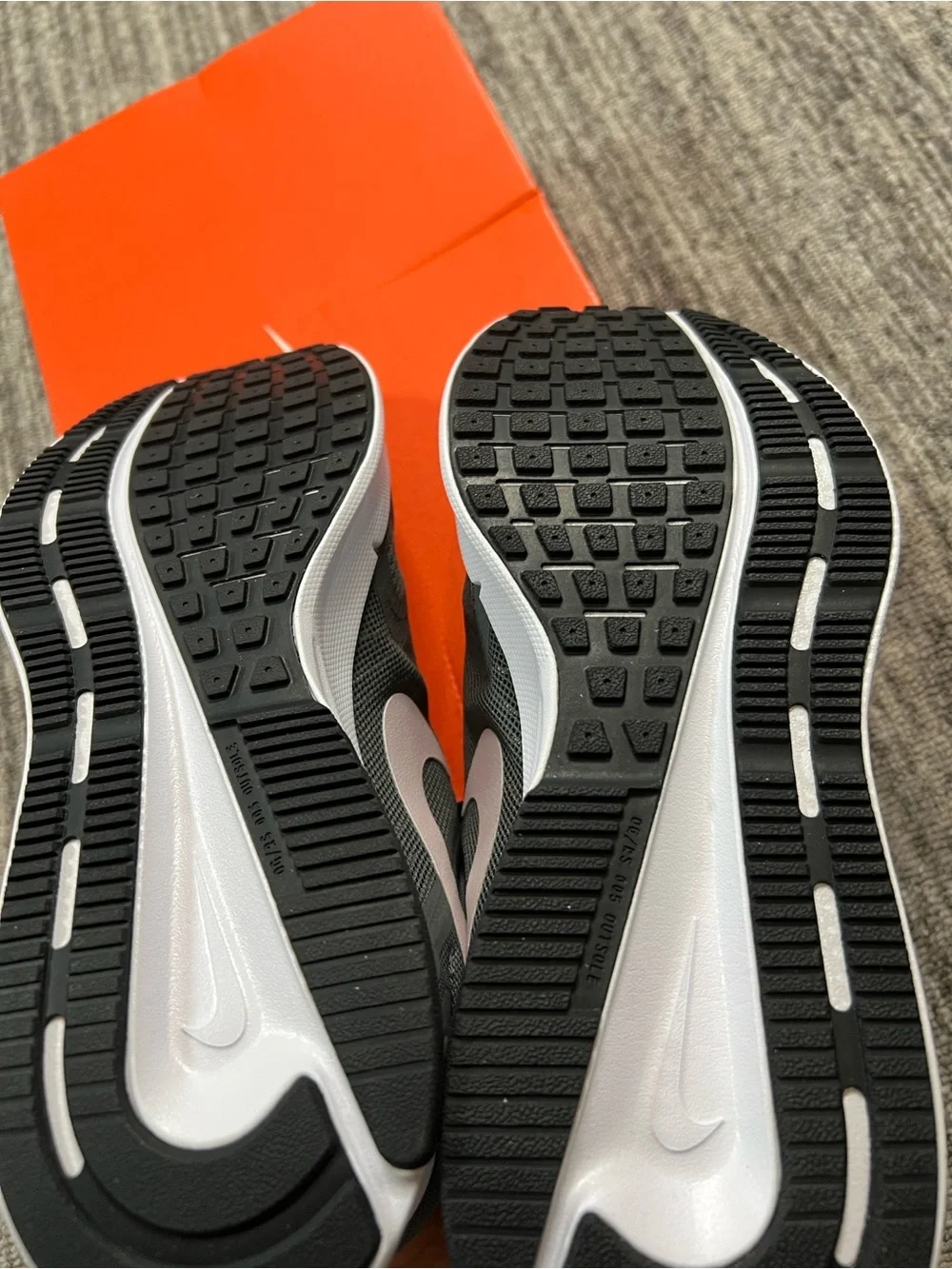 Nike Air Max 270 Light Lemon Twist Black Anthracite Size 8 Women’s / 6.5 Youth